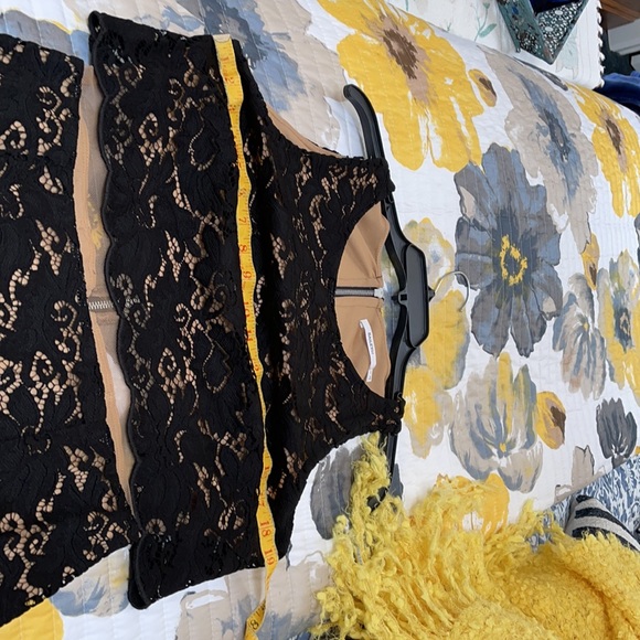 Black lace over beige under dress. Super flattering style - Picture 6 of 11